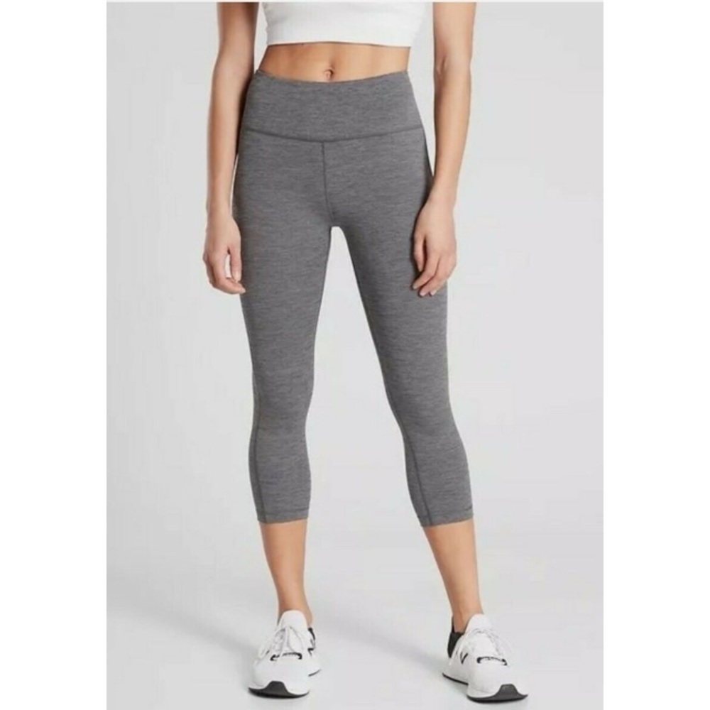 Athleta SuperSonic Ultimate Stash Pocket Capri EUC